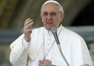 Pope Francis adresse faithfulls during his weekly general audience in St Peter's Square at the Vatican on May 8, 2013. AFP PHOTO / FILIPPO MONTEFORTE