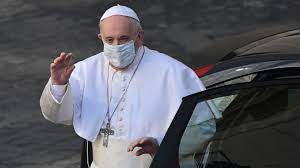 Concluida la cirugía, el Papa ha reaccionado bien