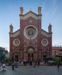 La Avenida Peatonal de Istiklál en Estambul y la Iglesia de San Antonio de Padua. Turquía